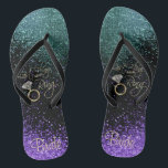 Letzte Flug vor dem Ring - Lila und Aquamarin Badesandalen<br><div class="desc">🥇 ORIGINAL COPYRIGHT ART DESIGN VON Donna Siegrist NUR AUF ZAZZLE VERFÜGBAR! Dreh Flop Shoes bereit für dich zu personalisieren. Entsprechende Produkte stehen zur Verfügung oder Sie können das Design einfach auf ein anderes Produkt übertragen. Wenn nötig... Sie können den gesamten Text löschen und mit Ihren eigenen Text-, Schriftart- und...</div>