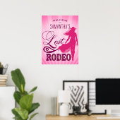 Letzte Rodeo Pink Cowgirl Nash Bash Bach Willkomme Poster (Heimbüro)