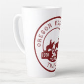 Letzte Tasse mit 50-jährigen Logo-Maroon und White (Linke Ecke)
