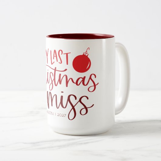 Letzte Weihnachten als Miss | Whimsy Red Letters Zweifarbige Tasse (VorderseiteRechts)