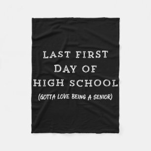 Letzter erster Tag der High School Abschlussjahr T Fleecedecke