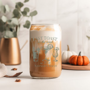 Letzter Toast am Junggeselinnen-Abschied am Strand Dosenglas