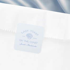 Letzter Toast am Junggeselinnen-Abschied am Strand Quadratischer Aufkleber