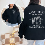 Letzter Toast am Junggeselinnen-Abschied am Strand Sweatshirt<br><div class="desc">Mit unserem Sweatshirt "Last Toast On The Coast Beach Junggeselinnen-Abschied", das Komfort und Luxus verbindet, erleben Sie Ihren Junggeselinnen-Abschied am Strand. Dieses maßgeschneiderte Sweatshirt ist nicht nur gemütlich, sondern auch ein Symbol personalisierten Stils. Es ist somit die ideale Wahl für Ihren letzten Toast an der Küste. Dieses Sweatshirt mit der...</div>