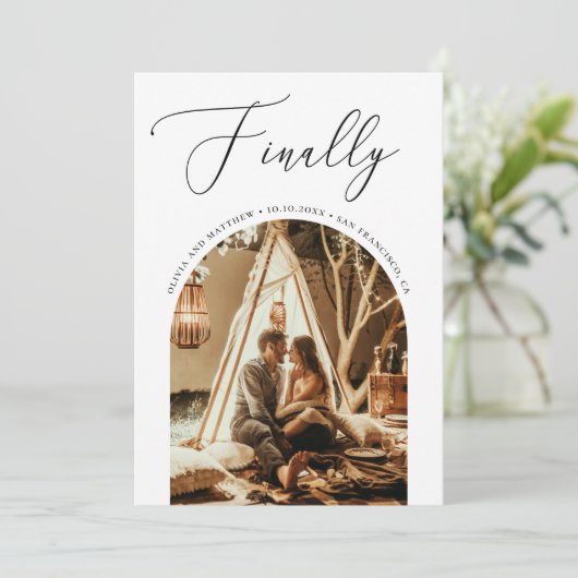 Letztes Skript. Moderne romantische Arch-Foto Hoch Save The Date (Stehend Vorderseite)