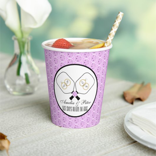 Letztes Swing vor der Ring-Hochzeit Pickleball Pappbecher (In Situ)