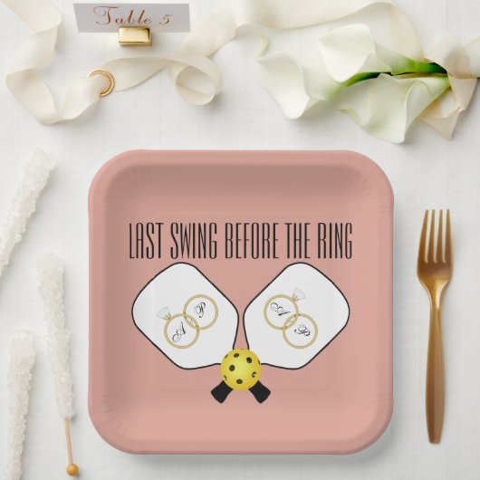 Letztes Swing vor der Ring-Hochzeit Pickleball Pappteller (Hochzeit)