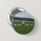 leuchtend farbige Golfbälle auf einem Berg Button (Vorne & Hinten)