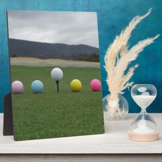 leuchtend farbige Golfbälle auf einem Berg Fotoplatte (Seite)