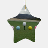 leuchtend farbige Golfbälle auf einem Berg Keramikornament (Rechts)