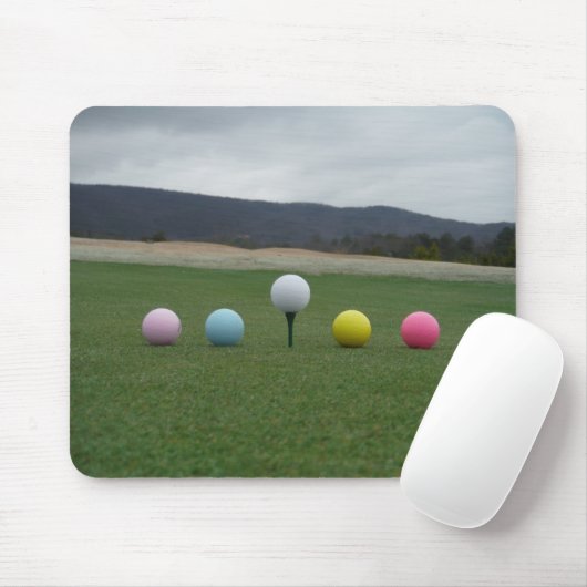 leuchtend farbige Golfbälle auf einem Berg Mousepad (Mit Mouse)