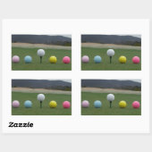 leuchtend farbige Golfbälle auf einem Berg Rechteckiger Aufkleber (Blatt)