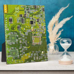 Leuchtend grüne Computergehäuse Fotoplatte