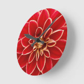 Leuchtend rote Dahlienblume Runde Wanduhr (Winkel)