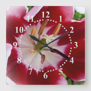 leuchtend rote Tulpe Quadratische Wanduhr