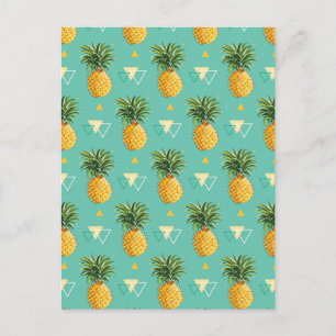 Leuchtende Ananas auf geometrischem Muster Postkarte