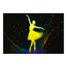 Leuchtende Ballerina in Farbiger Wassersymphonie