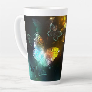 Leuchtende Schmetterlinge und Nachtfalter Milchtasse