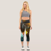 Leuchtende Schmetterlinge und Nachtschmetterlinge Capri Leggings (Vorderseite)