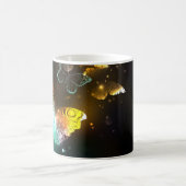 Leuchtende Schmetterlinge und Nachtschmetterlinge Verwandlungstasse (Mittel)