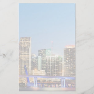 Leuchtende Skyline von Miami in der Dämmerung Briefpapier