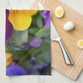 leuchtende Stiefmütterchen Geschirrtuch (Viertel Falte)