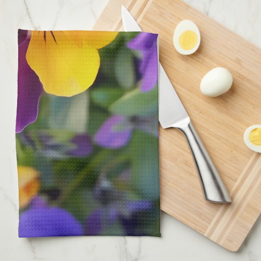 leuchtende Stiefmütterchen Geschirrtuch (Viertel Falte)