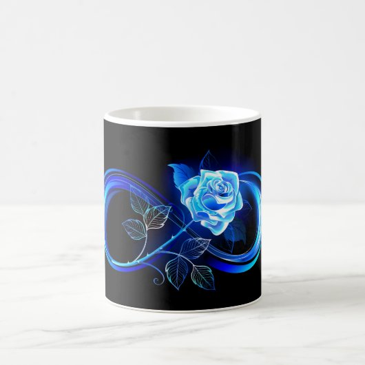 Leuchtende Unendlichkeit mit blauer Rose Kaffeetasse (Mittel)
