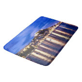 Leuchtender Hafen in Sibenik, Kroatien Badematte (Schrägansicht)