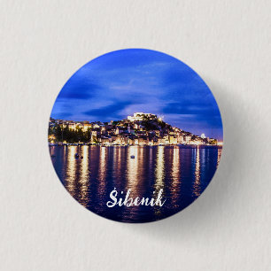 Leuchtender Hafen in Sibenik, Kroatien Button
