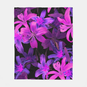 Leuchtendes Blumenmuster, Neondschungellichter. Fleecedecke