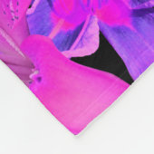Leuchtendes Blumenmuster, Neondschungellichter. Fleecedecke (Ecke)