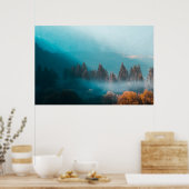 Leuchtendes Licht auf nebligen Herbstwald Poster (Küche)