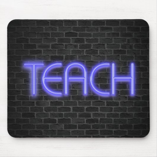 leuchtendes Neon-TEACH-Schild auf Backstein Mousepad (Vorne)