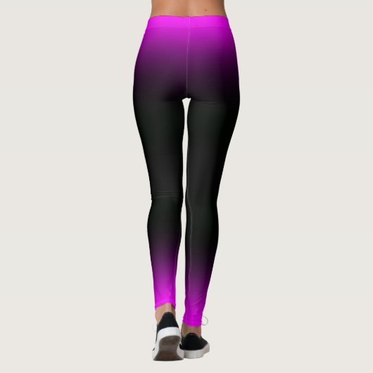 Leuchtendes Pinkish lila und schwarzes Ombre Leggings (Rückseite)