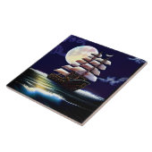 Leuchtendes Schiff auf dem Ozean unter dem Mond Fliese (Seite)