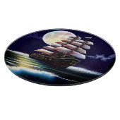 Leuchtendes Schiff auf dem Ozean unter dem Mond Schneidebrett (Ecke)