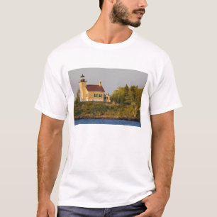 Leuchtturm am Lake Superior bei Copper Harbor T-Shirt