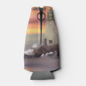 Leuchtturm an der Küste mit rosa und orangefarbene Flaschenkühler (Rückseite)