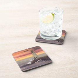 Leuchtturm an der Küste mit rosa und orangefarbene Getränkeuntersetzer