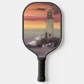 Leuchtturm an der Küste mit rosa und orangefarbene Pickleball Schläger (Rückseite)