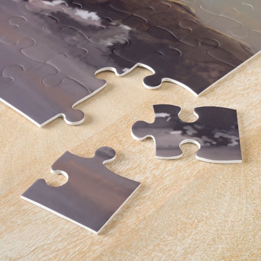 Leuchtturm an der Küste mit rosa und orangefarbene Puzzle (Seite)