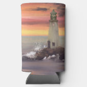 Leuchtturm an der Küste mit rosa und orangefarbene Selters Dosenkühler (Rückseite)