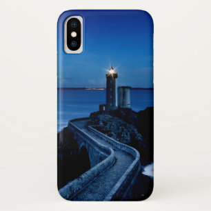 Leuchtturm an der Mauer im Ozean bei Nacht Case-Mate iPhone Hülle