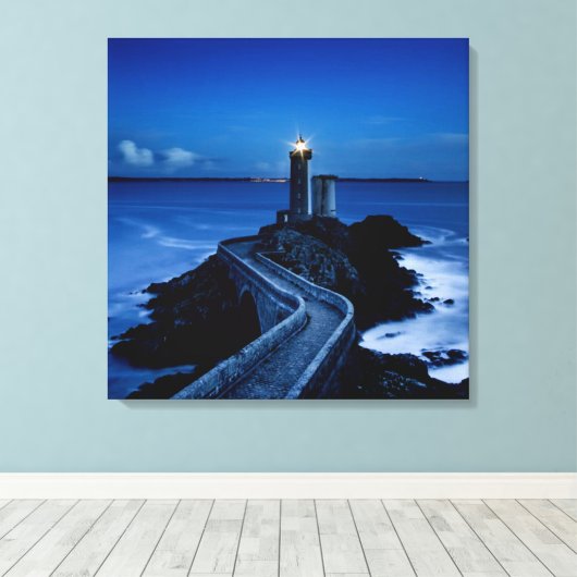 Leuchtturm an der Wand im Ozean in der Nacht Leinwanddruck (Insitu (Holzboden))
