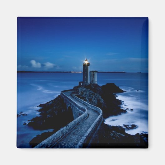 Leuchtturm an der Wand im Ozean in der Nacht Magnet (Vorne)