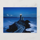 Leuchtturm an der Wand im Ozean in der Nacht Postkarte (Vorderseite)