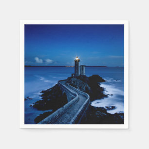 Leuchtturm an der Wand in Ozean in der Nacht Serviette