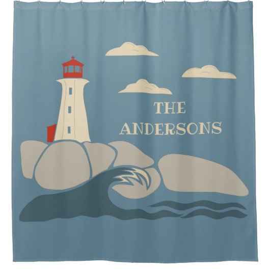 Leuchtturm an einer felsigen Küste Duschvorhang (Vorderseite)