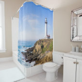 Leuchtturm auf dem hellblauen Himmel, weißer Ozean Duschvorhang (Beispiel)